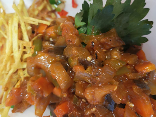 Supreme chicken in white sauce and vegetables